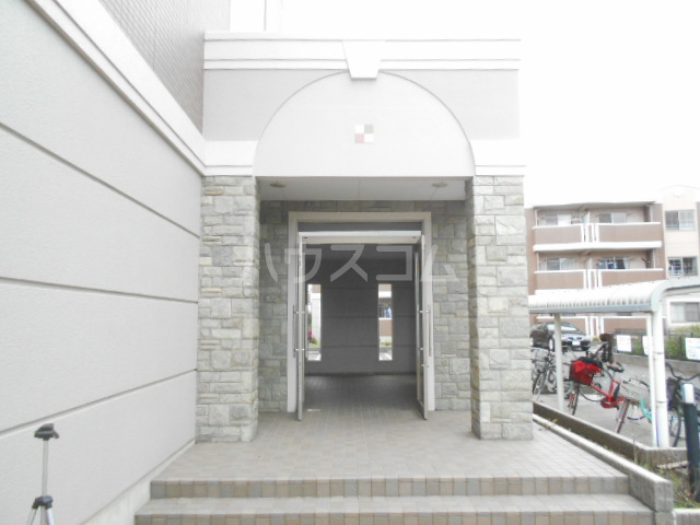 19/30 エントランス