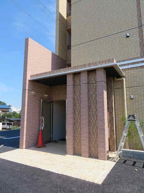 26/30 エントランス
