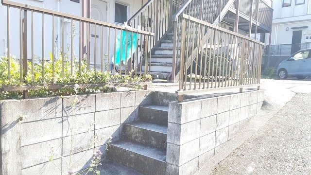 27/30 エントランス