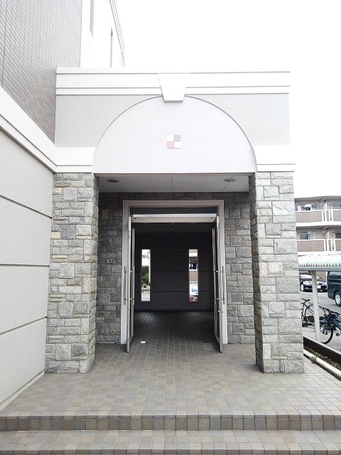 25/30 エントランス