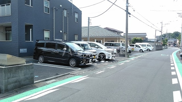 28/30 駐車場
