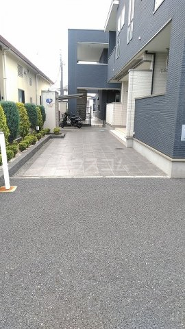 27/30 エントランス