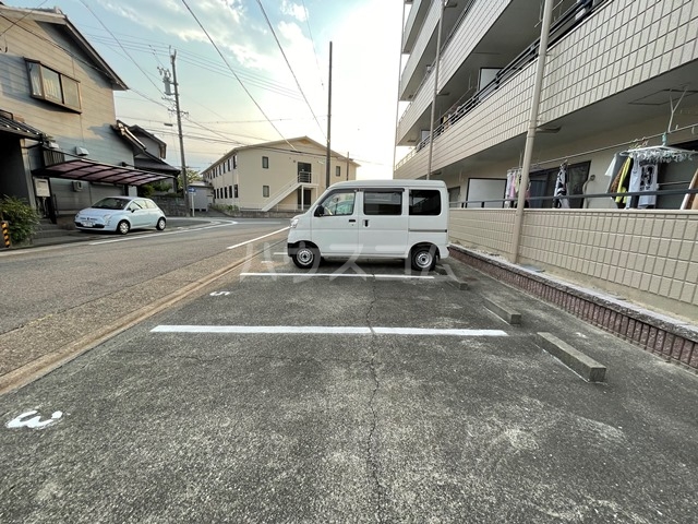 22/30 駐車場