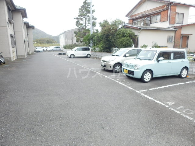 13/23 駐車場