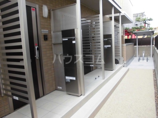 20/30 エントランス