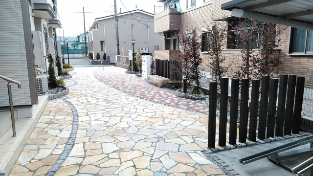 26/30 エントランス