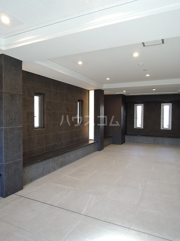 19/28 エントランス