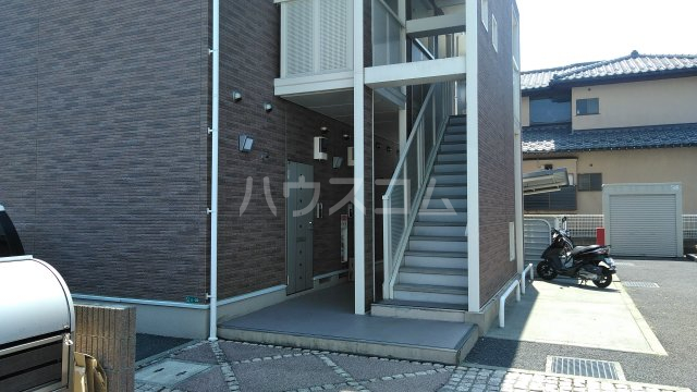 23/30 エントランス