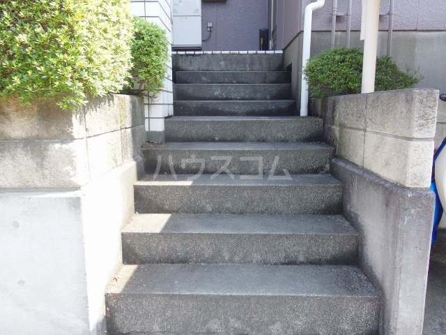 28/30 エントランス