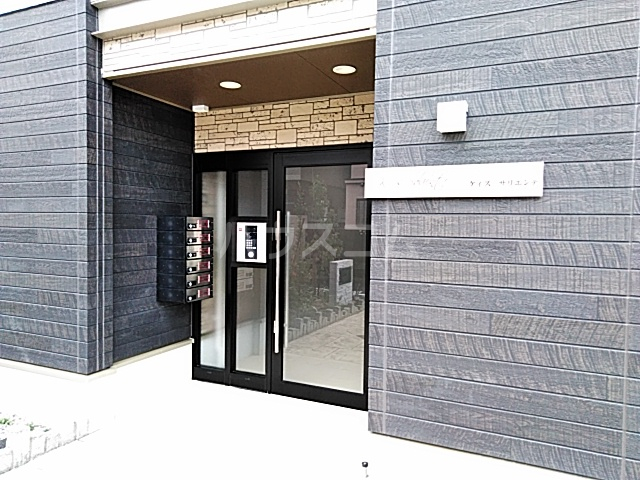 28/30 エントランス