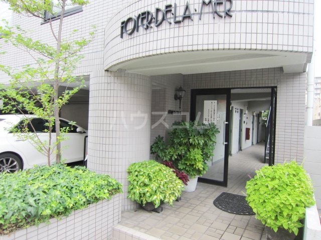 28/30 エントランス