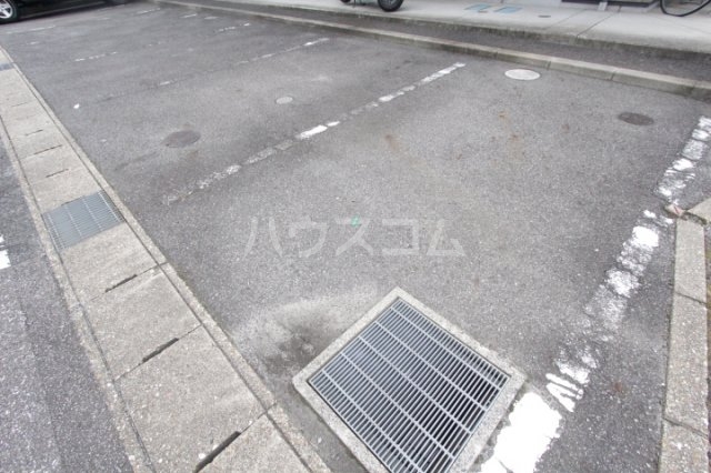 21/28 駐車場
