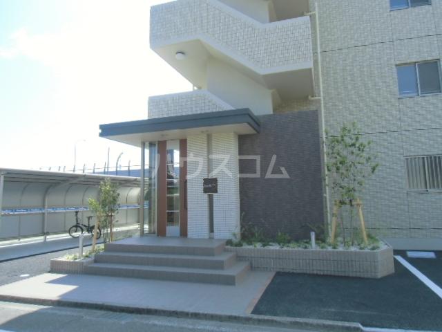 22/23 エントランス