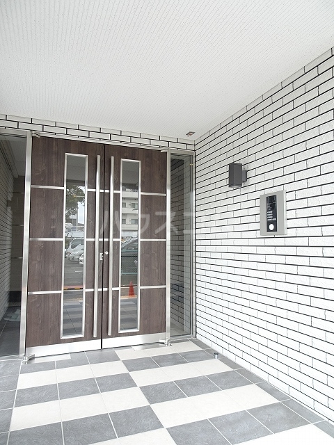 25/30 エントランス