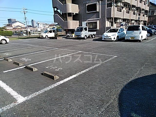 18/22 駐車場