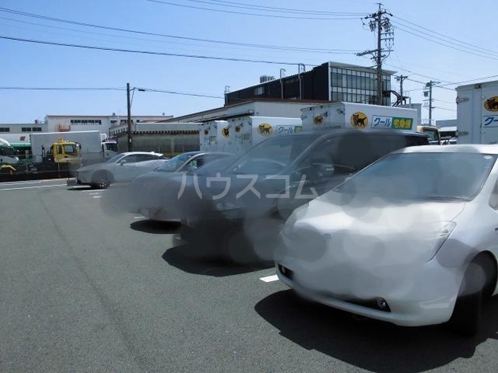 13/13 駐車場