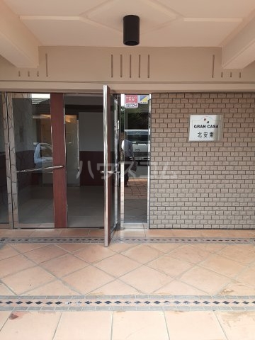 26/28 エントランス