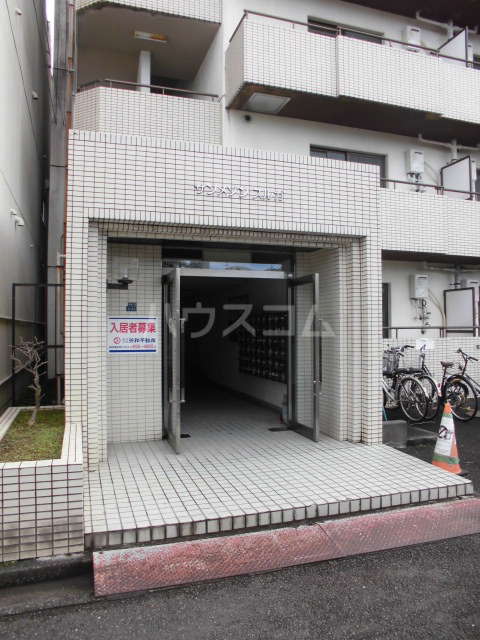 24/27 エントランス