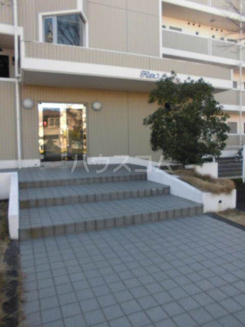 28/30 エントランス