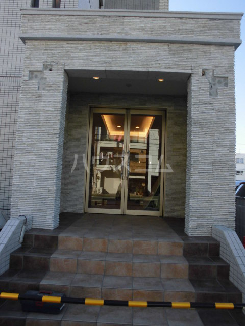 28/30 エントランス