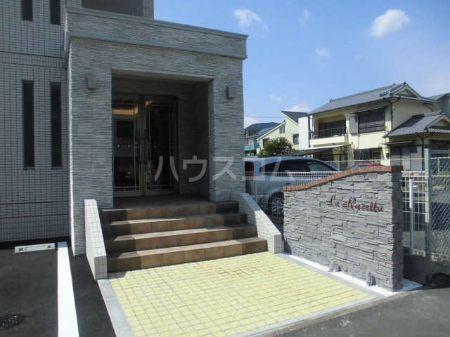 28/30 エントランス