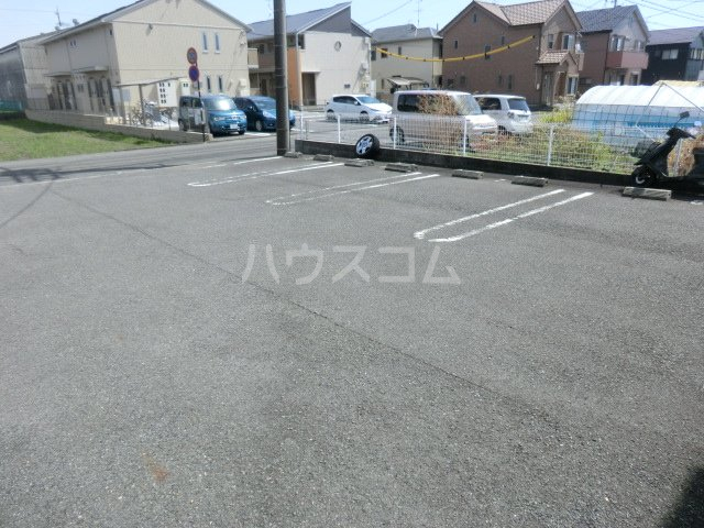 2/5 駐車場