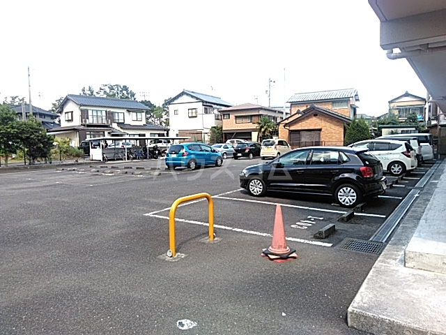 2/5 駐車場