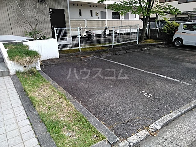 18/19 駐車場