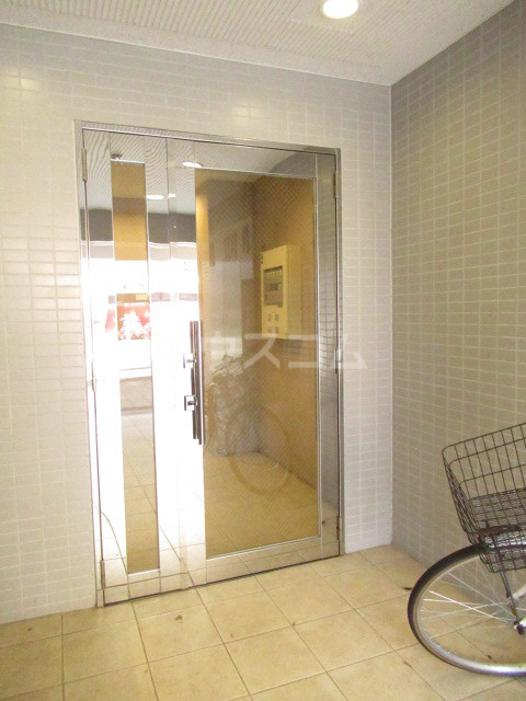 28/30 エントランス