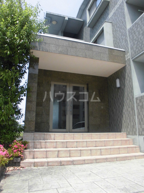 2/4 エントランス