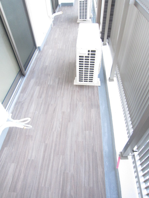 18/28 バルコニー