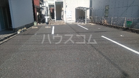 25/25 駐車場