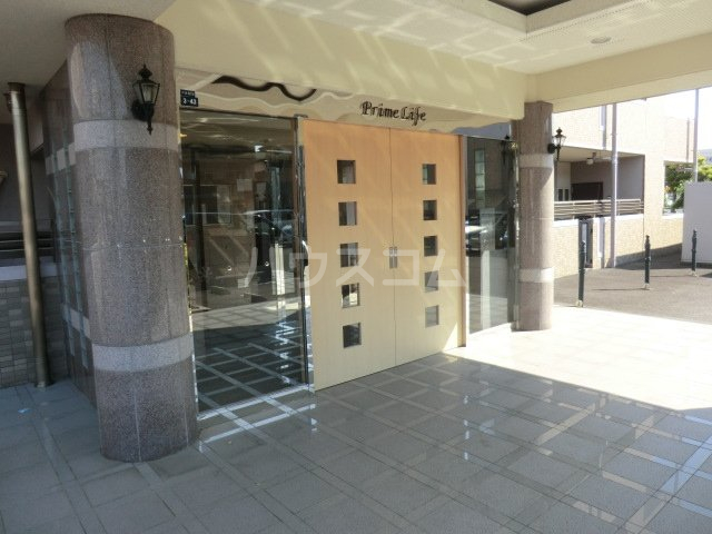 23/25 エントランス