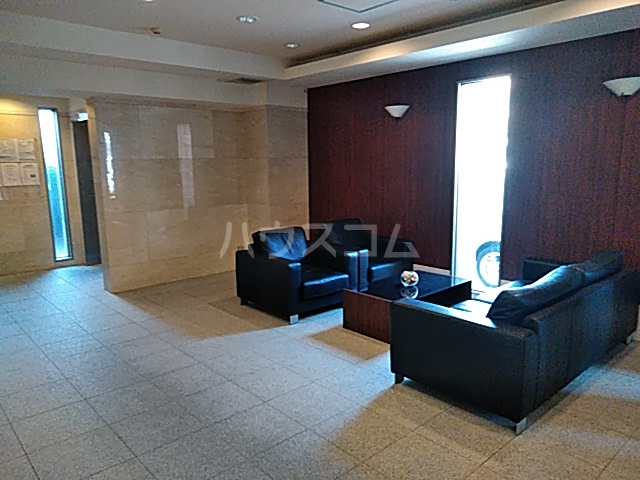 27/30 エントランス