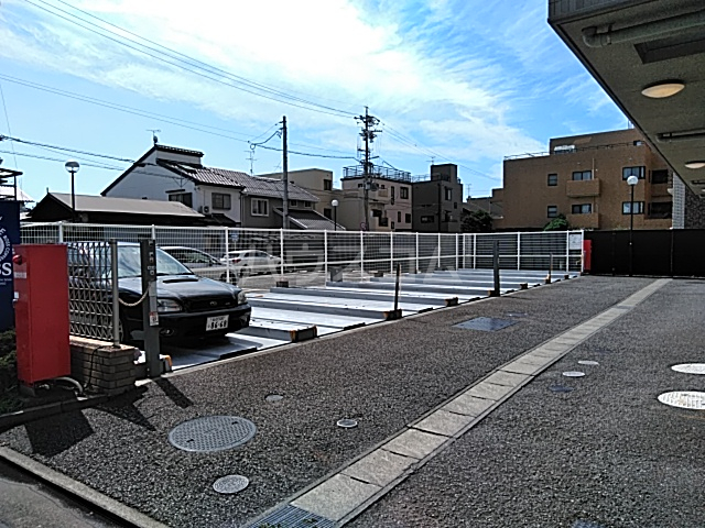 28/30 駐車場