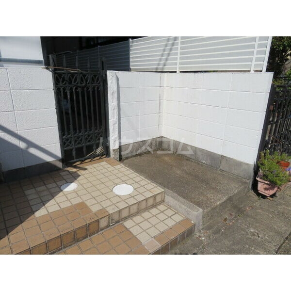 13/19 エントランス