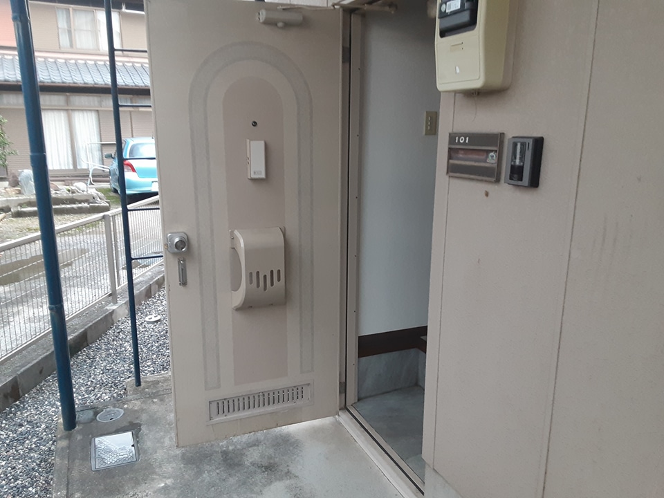 24/27 エントランス