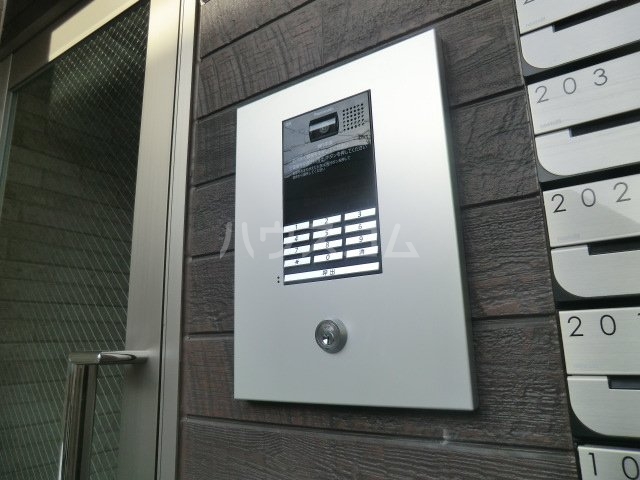 24/30 エントランス