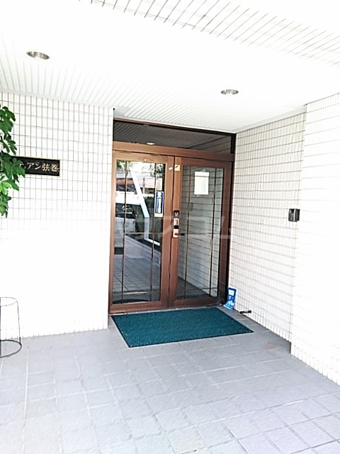 28/30 エントランス