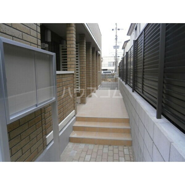 20/30 エントランス