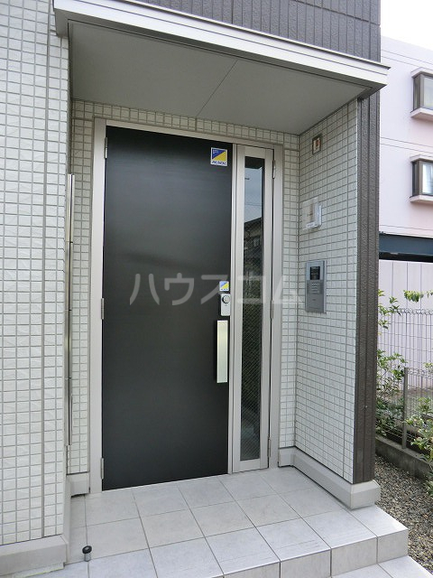 23/28 エントランス