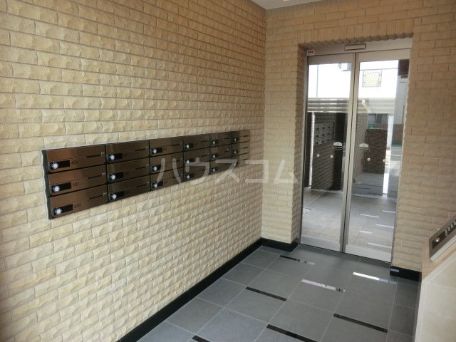 23/25 エントランス