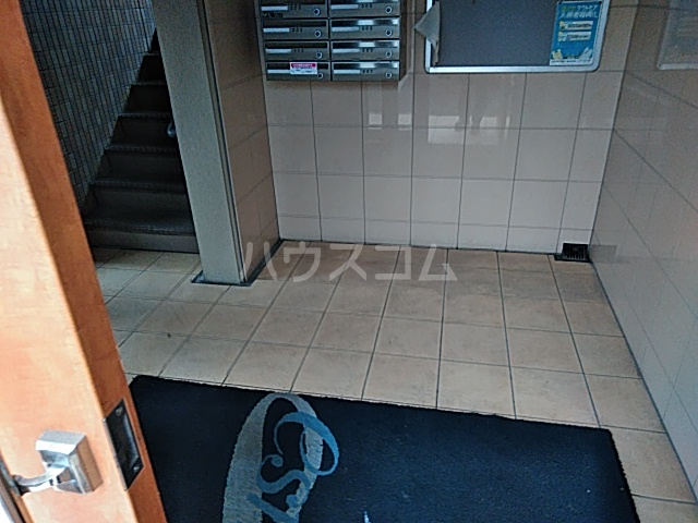 16/19 エントランス