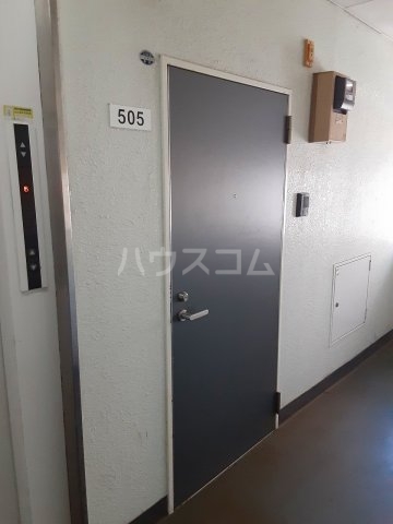 18/22 エントランス