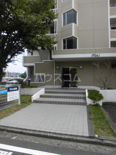 24/27 エントランス