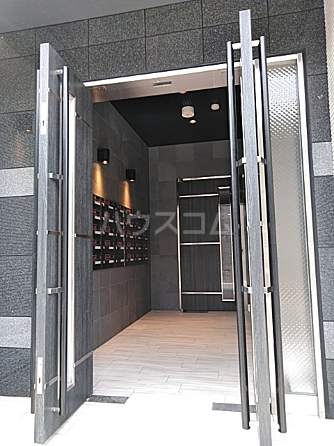 26/30 エントランス