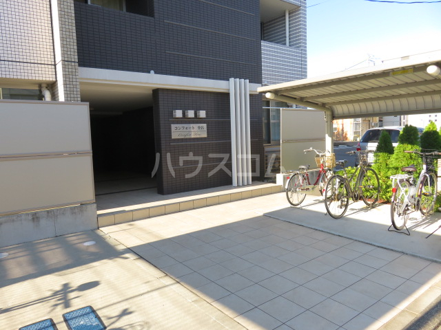 26/30 エントランス