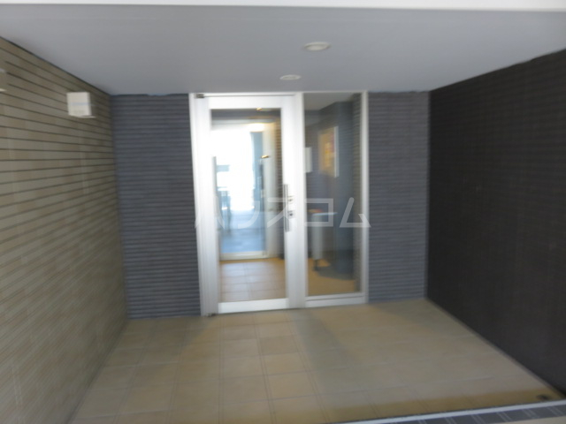 25/30 エントランス