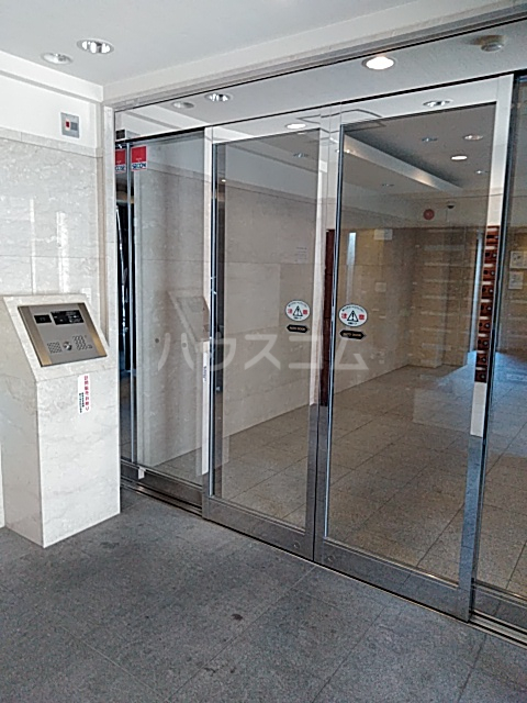 26/29 エントランス