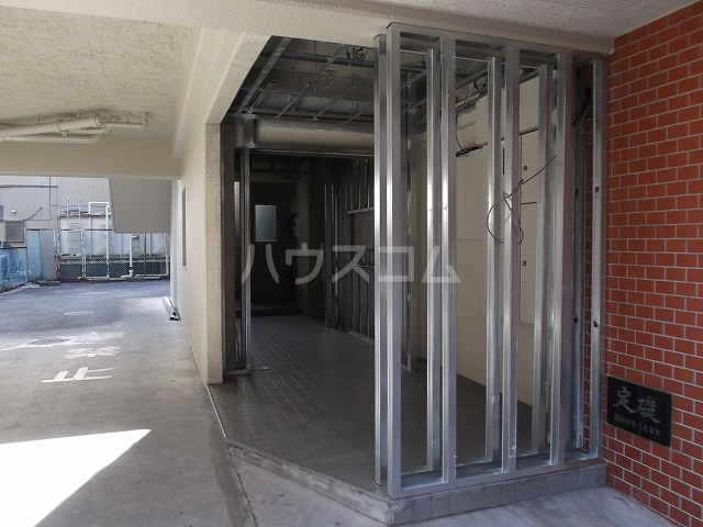 21/22 エントランス